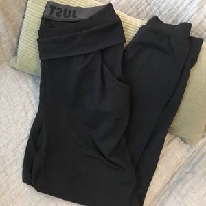 BLACK NIKE JOGGERS